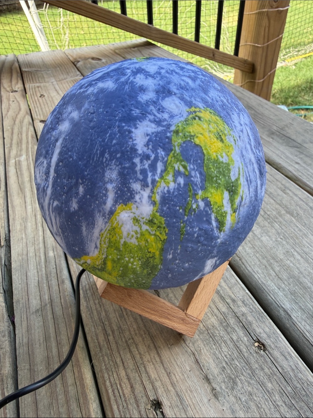 Urban Shop LED Earth Globe Lamp USB Night Light with Wooden Stand